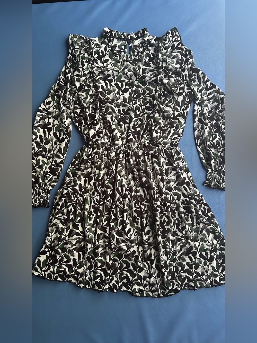 Black Green and White Leaf Print Long Sleeve Dress